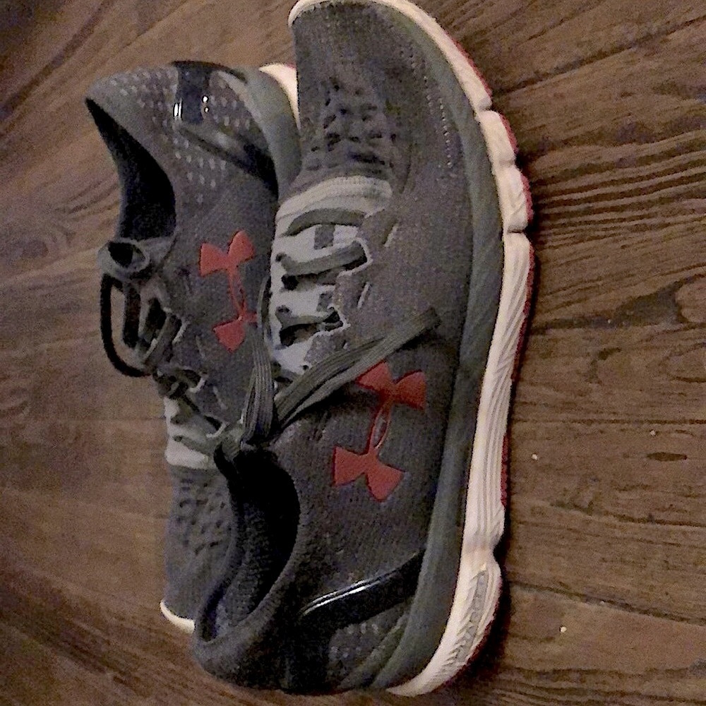 Like new under armour for women’s size 9 very comfortable shoes